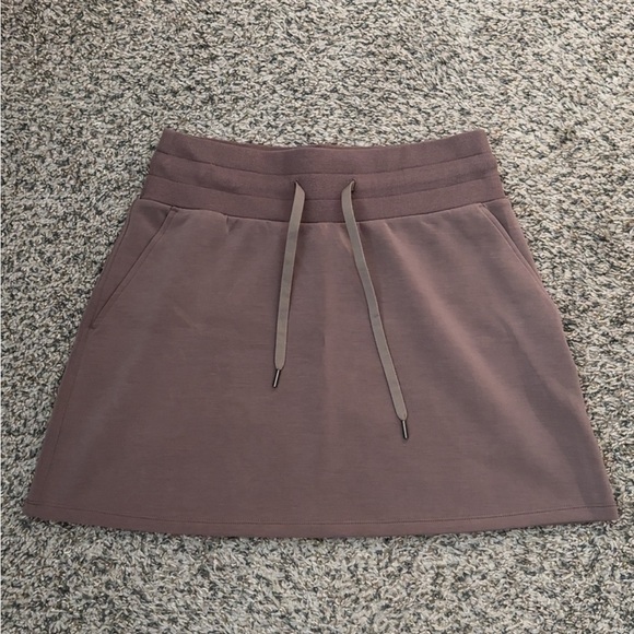 Stylish Women's Taupe Mini Skirt - Picture 6 of 11